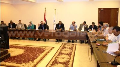 محافظ بني سويف يبحث مع رؤساء المراكز أزمة انقطاع المياه