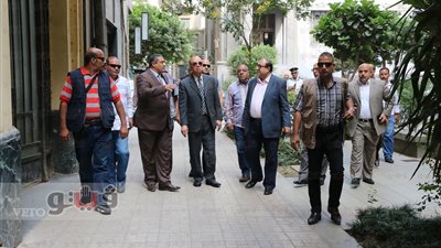 بالصور.. محافظ القاهرة يتفقد أحياء وسط المدينة