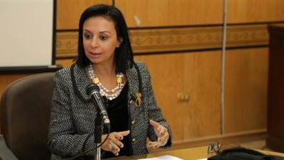 رئيس «القومي للمرأة» تغادر مطار القاهرة متوجهة إلى نيويورك