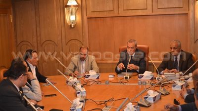 بالصور.. محافظ قنا يلتقي أعضاء «زراعة البرلمان»