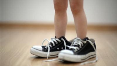 تعرفي على مواصفات حذاء طفلك في عامه الأول