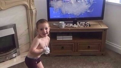 شاهد.. ماذا فعل طفل تركته والدته 90 ثانية بمفرده؟!