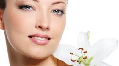 ماسك عصير البرتقال يمنح البشرة النعومة والجاذبية