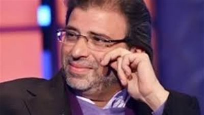 بالفيديو.. خالد يوسف يداعب «الإبراشي»: «إنت ظلمت الضيف اللي معاك»