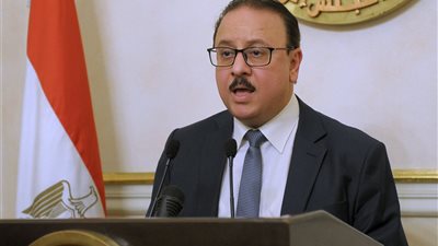 وزير الاتصالات يصل القاهرة بعد مشاركته في مؤتمر «جايتكس» بدبي
