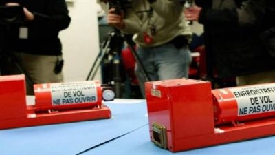 بدء العد التنازلي لفك لغز سقوط «الطائرة المنكوبة».. لجنة التحقيقات تفحص الصندوقين الأسودين.. واستمرار عمليات البحث عن أجزاء رئيسية من الطائرة.. «مصر للطيران» تطرح موقعا إلكترونيا ل