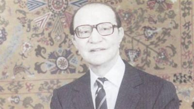 عبد الوهاب يكتب مذكراته بخط يده