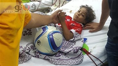 «حسام غالي» يلبي دعوة طفل مريض طلب رؤية «الكابيتانو»