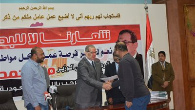 محمد سعفان يسلم 80 عقدا للعمل بالسعودية