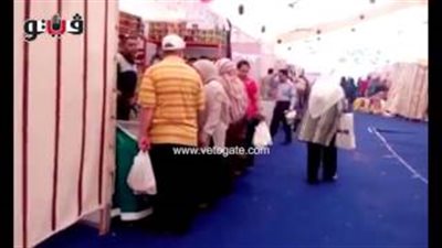 بالفيديو.. الأغاني الشعبية وسيلة البائعين لجذب الزبائن بـ «أهلا رمضان»