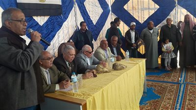 بالصور.. محافظ بورسعيد: انتهاء مشكلة نقل البنجر بالشرق في 2018