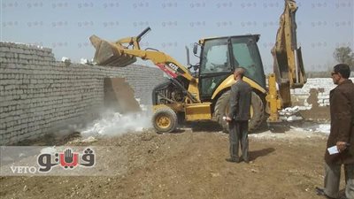 بالصور.. إزالة 9 حالات تعد على الأرض الزراعية بالقليوبية