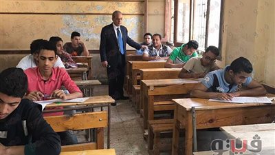 رئيس قطاع التعليم الفني يتفقد امتحانات الدبلومات