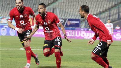 جماهير الأهلي باستاد القاهرة: « يمين شمال الحقهم يا عتال»