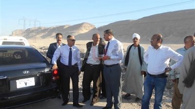 بالصور.. لجنة لمعاينة المنطقة الجبلية المعرضة للسيول في سوهاج