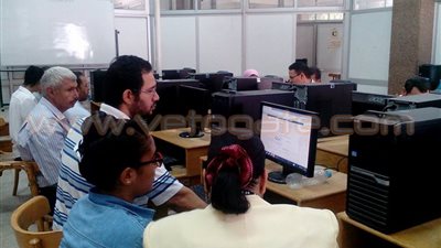 بالصور.. إقبال متوسط بأول أيام تنسيق المرحلة الثالثة بجامعة حلوان