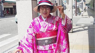 بالصور.. جدة عمرها 71 عاما تتحول لنجمة على يوتيوب