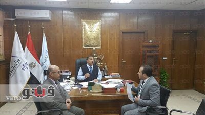 بالصور.. إنشاء حاجز خرساني بالطريق الزراعي في القليوبية