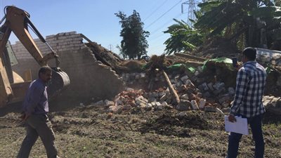 بالفيديو والصور.. إزالة تعديات على أملاك الدولة في الغربية