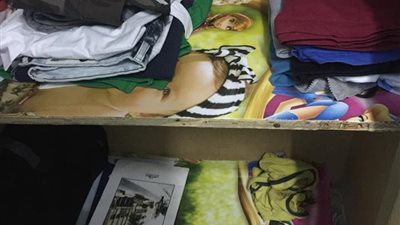 بالصور.. طالب يثير ضجة بما فعله في غرفته بسكن للمغتربين