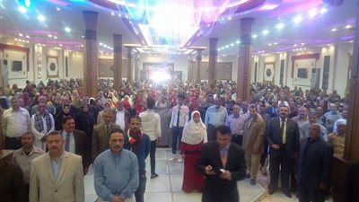 معلمو الفشن يعلنون تأييدهم للسيسي في مؤتمر ببني سويف (صور)