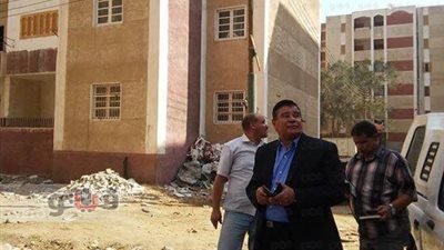 رئيس مدينة سمنود يتفقد شقق الإسكان بقرية الراهبين