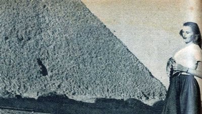 ملكة الأناقة تزور الملك خوفو عام 1954