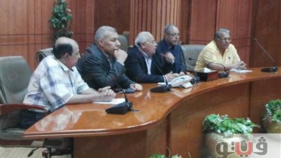 بالصور.. محافظ بورسعيد يكشف تفاصيل علاج مصابي حادث المعلمين