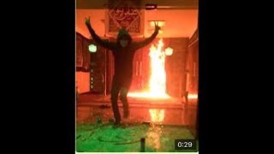 بالفيديو.. عبدة الشيطان يشعلون النيران في مسجد بطهران