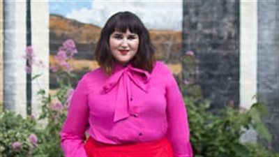 بالصور.. فتاة تغير خطوط إنتاج موضة صاحبات الوزن الكبير