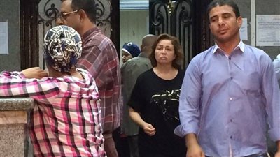 إلهام شاهين تزور نادية لطفي بمستشفى قصر العيني