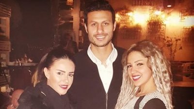 دنيا عبد العزيز تنشر صورتها مع حارس مرمى الأهلي محمد الشناوي