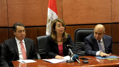 طوارئ في الحكومة استعدادا لموسم الحج.. «راشد»: 109 آلاف تقدموا لـ«السياحي».. غادة والي: ١٢ ألف تأشيرة لحجاج الجمعيات.. «الصحة»: عدد الفريق الطبي وصل لـ360.. وغرفة عمليات 