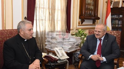 بالصور.. رئيس جامعة القاهرة يستقبل سفير الفاتيكان