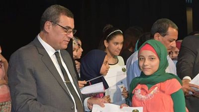 محافظ الفيوم يكرم أوائل الشهادتين الابتدائية والإعدادية