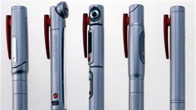 مصدر: أقلام مزودة بكاميرات في ملابس رجال الشرطة لحمايتهم من الاتهامات