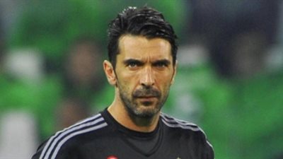 بكاء «بوفون» أثناء الوقوف دقيقة حداد على رحيل «أستوري» (صورة)