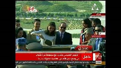 بالفيديو.. السيسي يستعين بالشباب لوضع حجر أساس العاصمة الإدارية