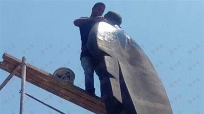 بالصور.. رفع كفاءة ونظافة تمثال طه حسين بميدان الجلاء