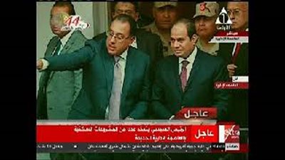 بالفيديو.. السيسي يستمع إلى شرح «مدبولي» حول سير العمل بالحي السكني