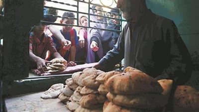 عبد الرحمن عمر: القضاء على الطوابير والزحام بالمخابز