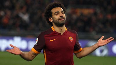 «محمد صلاح» يواجه أزمة بسبب مقتل «ريجيني».. البرلمان الإيطالي يلزمه برفع «لافتة» تطالب بحق الطالب القتيل.. الفرعون يهدد بفسخ عقده والرحيل عن روما.. و3 سيناريوهات للخروج م