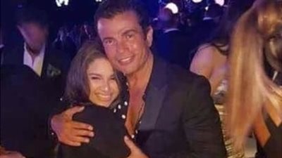 ٩ صور أثارت الجدل في مشوار عمرو دياب