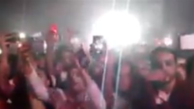 بالفيديو.. طلاب جامعة الأهرام الكندية يرددون «ناويها» مع محمد حماقي