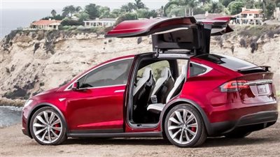 «تسلا» تستدعي 2700 سيارة لعيوب في مقاعد الركاب