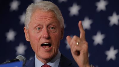 بيل كلينتون يطالب بإطلاق سراح الصحفيين المحتجزين في ميانمار