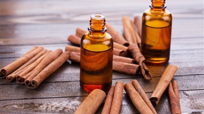 فوائد زيت القرفة لتنظيم السكر في الدم وإدرار البول