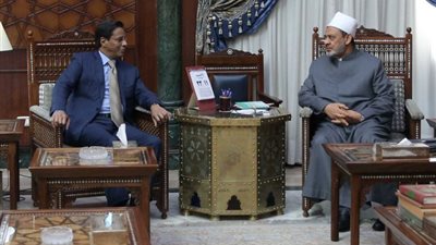 «الطيب» في لقائه بسفير موريتانيا: الأزهر يشهد حركة بعث تراثي