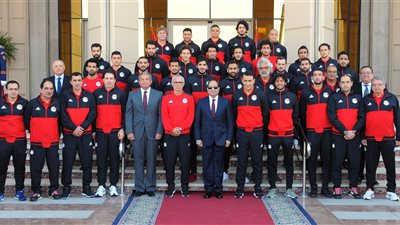 أسبوع رئاسي حافل.. السيسي يستقبل المنتخب.. يشارك في الندوة التثقيفية للقوات المسلحة.. يشيد بالدور المقدس للجيش والشرطة.. يكلف بتوفير فرص عمل جديدة وجذب مزيد من الاستثمارات