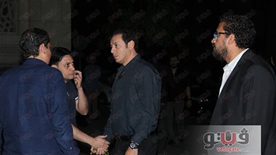 بالصور.. مصطفى شعبان وماجدة زكي في عزاء شقيق ندى موسى